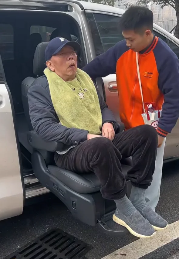 长者上下车陪护